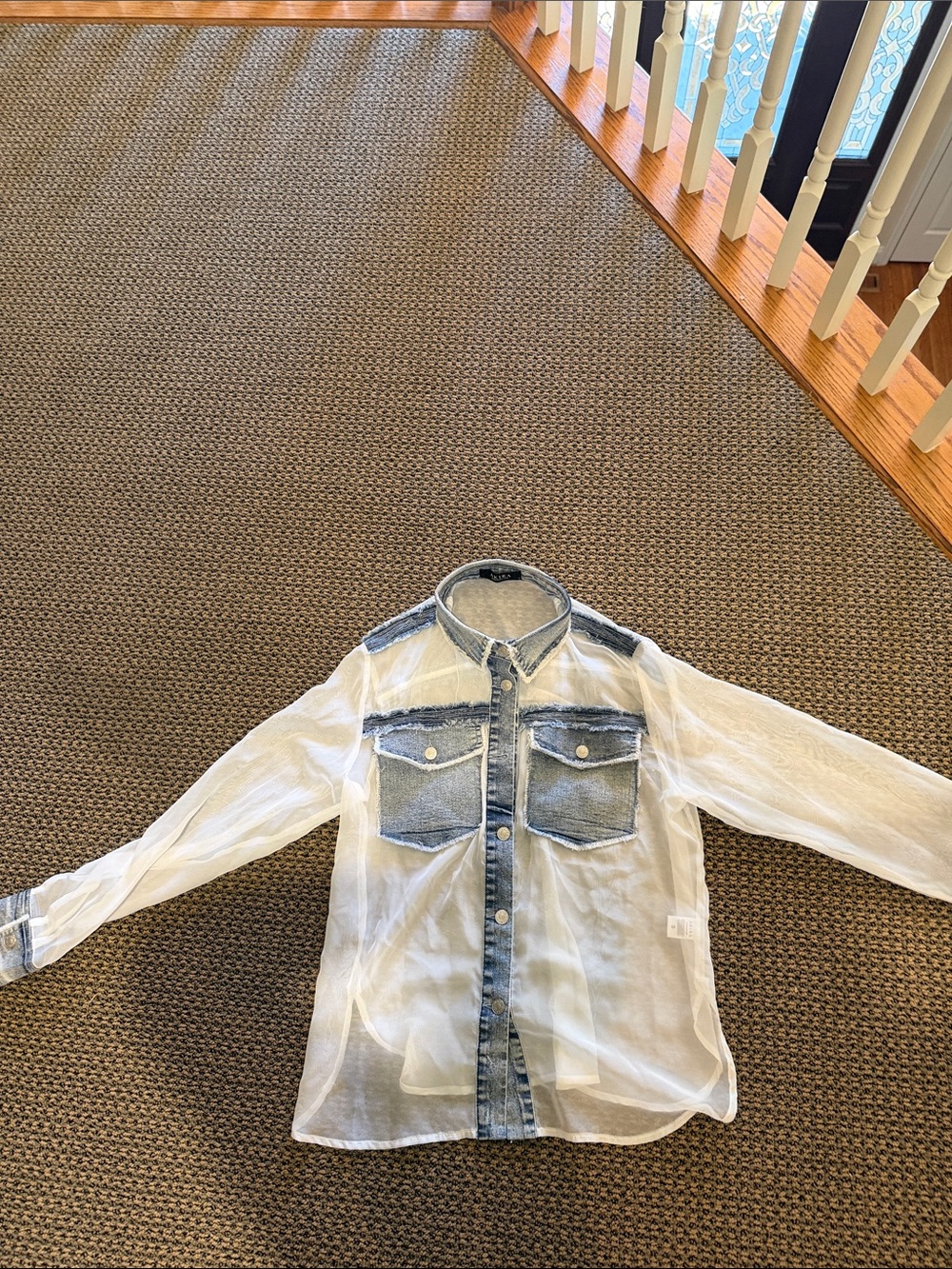 AKIRA blouse